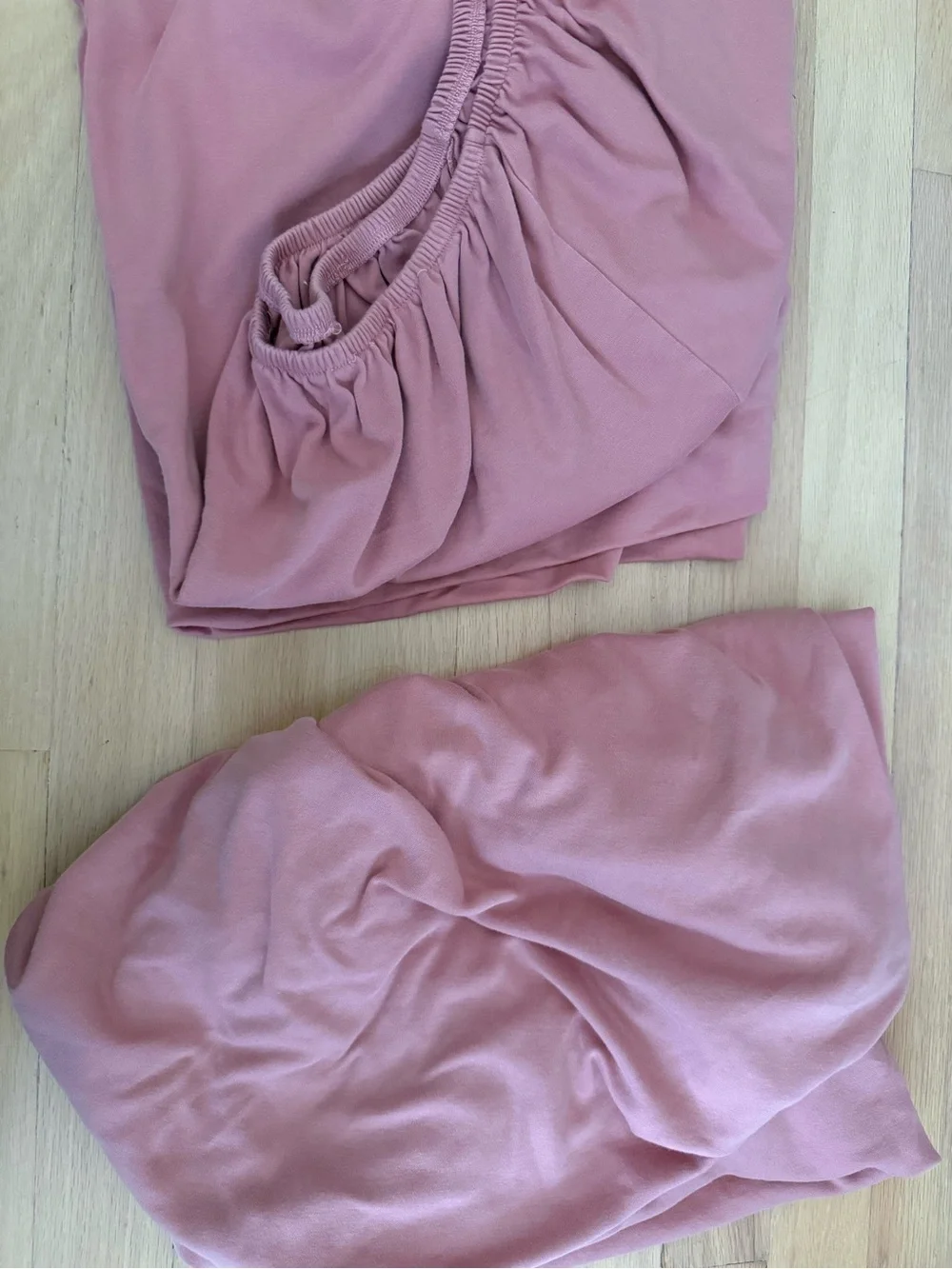Oeuf dusty pink crib sheets (2)